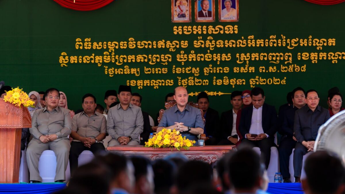 H.E Deputy Prime Minister Hun Many Inaugurates a Mosque worth More Than $ 320,000 in Ponhea Leu District, Kandal Province